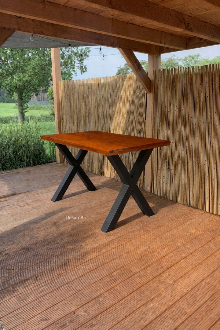 Goed onderhouden bartafel 