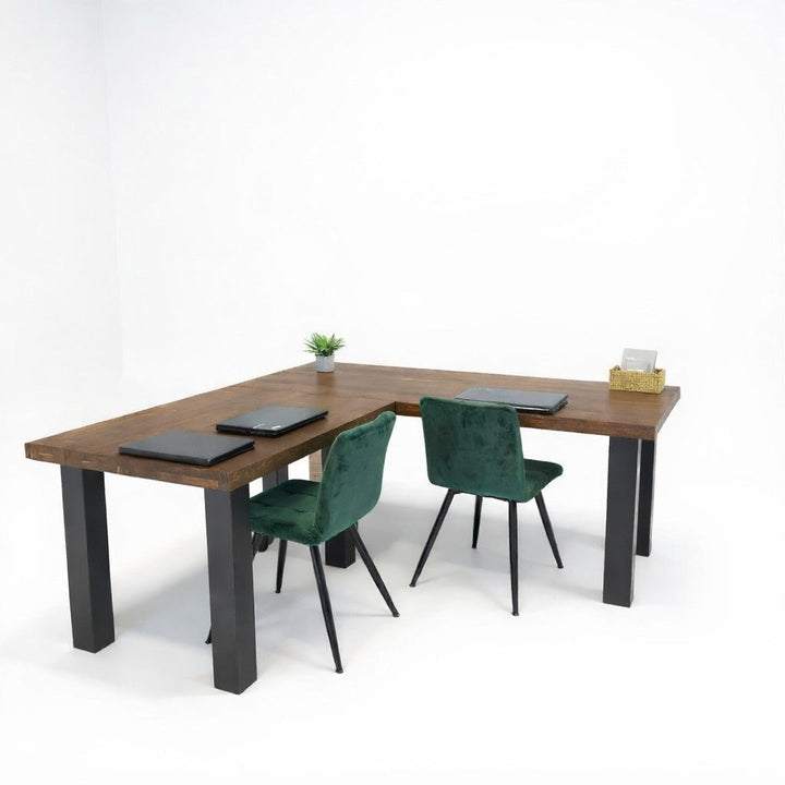 Hoekbureau van hout op maat gemaakt door design85