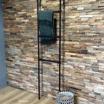 Steigerbuis Kledingrek Duister