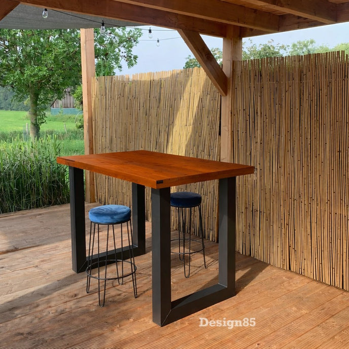 Stijlvolle bartafel tuin met zwart stalen onderstel en douglas houten blad