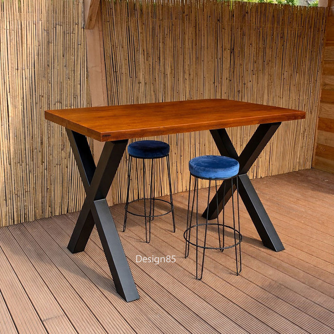 Industriële bartafel tuin douglas hout met metalen X-onderstel op terras