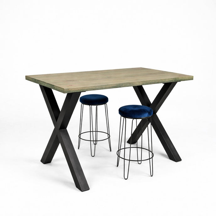 Moderne bartafel tuin met natuurlijke houtkleur en zwart metalen onderstel op witte achtergrond