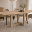 eettafel deens ovaal rune met transparante kleur in een woonkamer