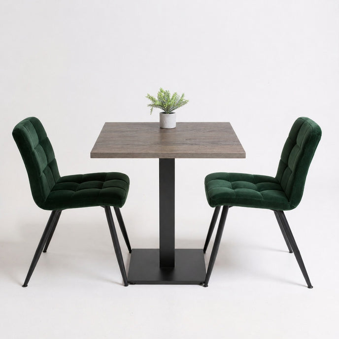 Horeca tafel bistro vierkant bruin eiken blad met zwart metalen onderstel en groene stoelen