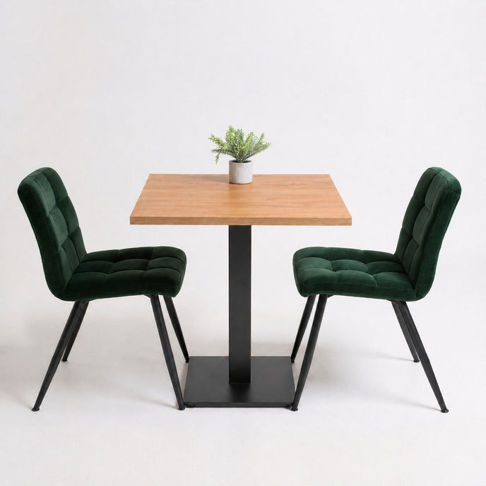 Horeca tafel bistro vierkant Havanna eiken blad met zwart metalen onderstel en groene stoelen