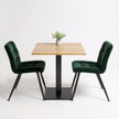 Horeca tafel bistro vierkant robuust eiken blad met zwart metalen onderstel en groene stoelen