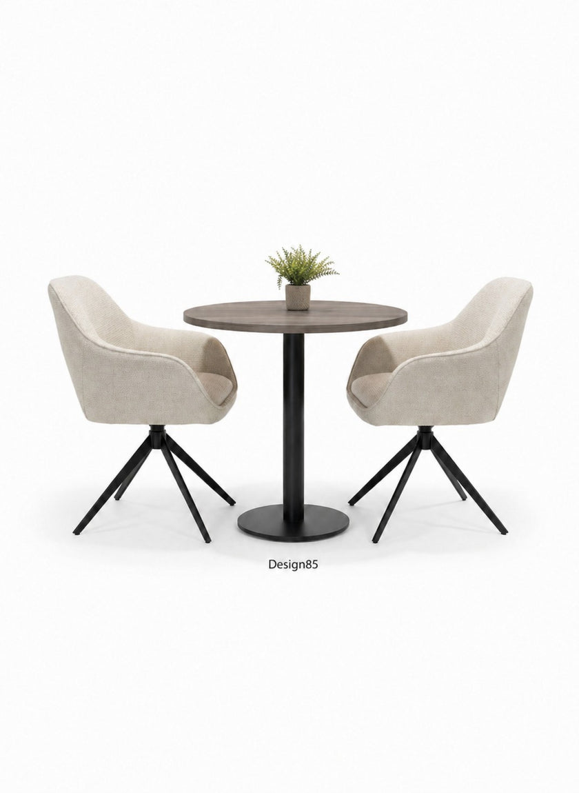 Ronde horeca tafel met bruin eiken blad en zwart metalen onderstel, industriële bistrotafel voor horeca inrichting