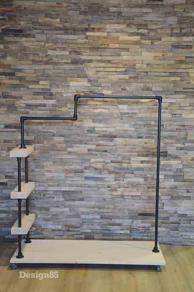 Houten Kledingrek Eigentijds