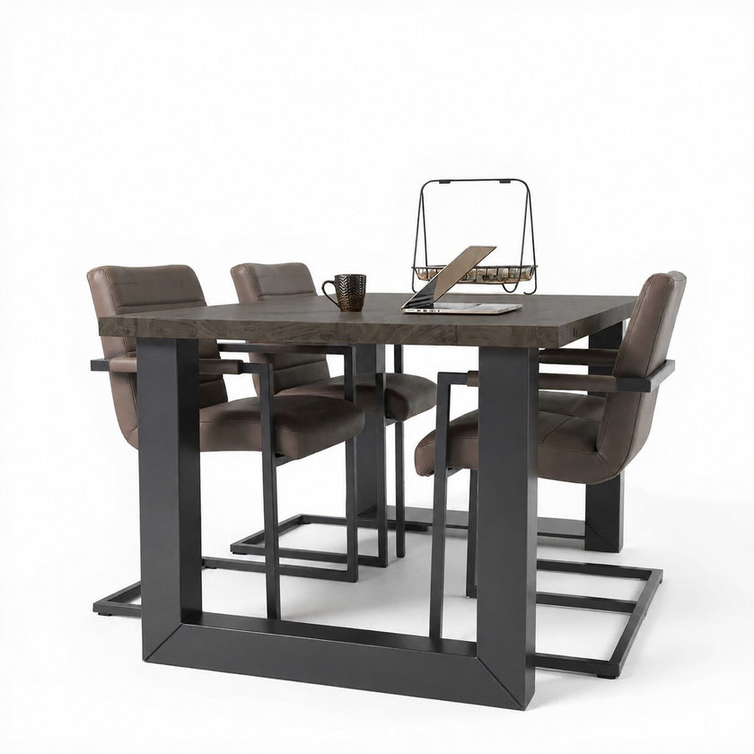 Industriële eiken eettafel Regen black met zwart stalen U-poten en moderne eetkamerstoelen