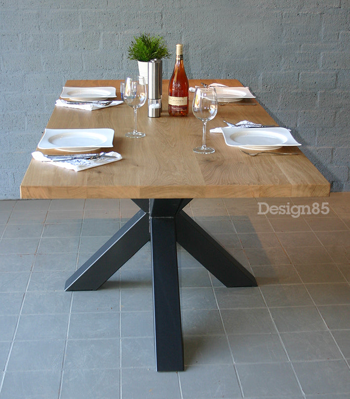 Industriële Eiken Eettafel Vulkaan