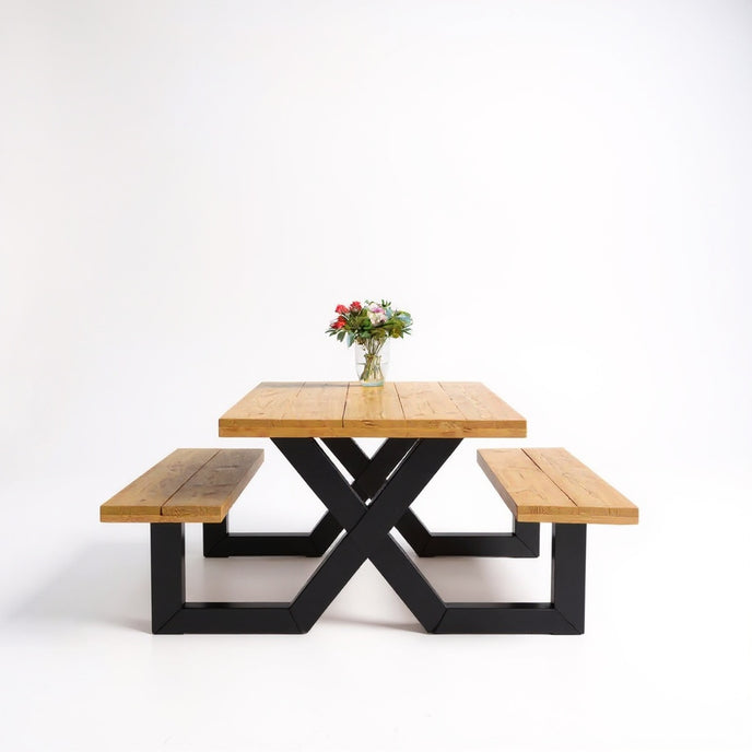Industriele tuintafel picknick met onehandeld douglas houten blad.