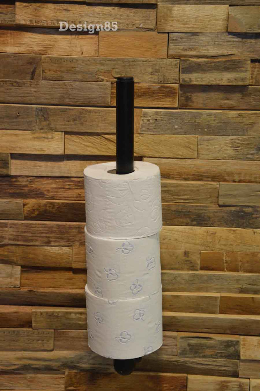industriële wc rolhouder hangend aan de muur en met plek voor 4 wc rollen.
