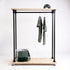 Kledingrek Wielen Display onbehandeld met naturel houten planken en zwart stalen frame op witte achtergrond.