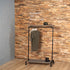 Stevig industrieel kledingrek zwart van 100 cm met houten planken en hangende kleding