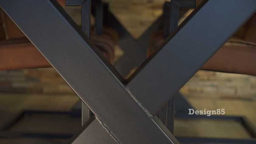 Kruispoot Tafel Water Met Stalen Tafelpoten