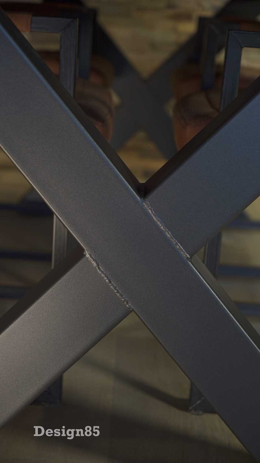 Kruispoot Tafel Water Met Stalen Tafelpoten