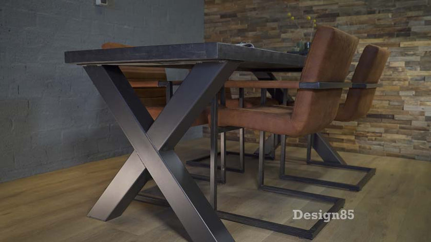 Kruispoot Tafel Water Met Stalen Tafelpoten