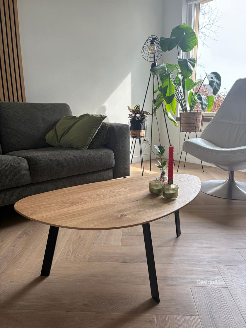Salontafel industrieel Kiezel met eikenhouten blad in moderne woonkamer