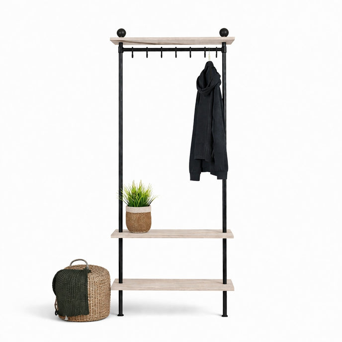 Zwarte steigerbuis kapstok met eiken legplanken in white kleur en witte achtergrond.