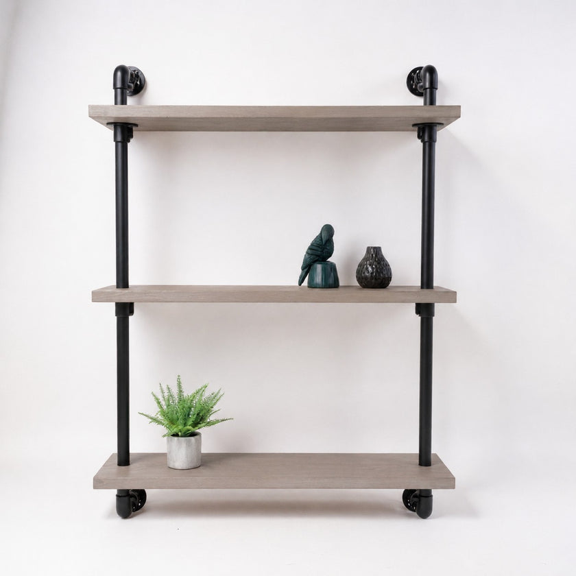 Moderne steigerbuis kast Whisky met robuuste houten leggers en zwart stalen frame