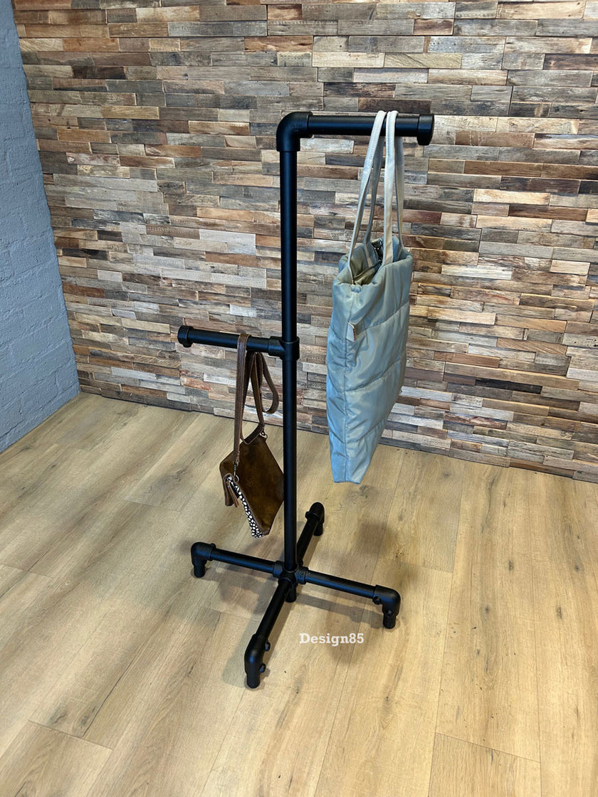 Steigerbuis Kledingrek En Tassenrek